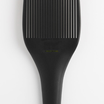 Barber's comb with spirit level
