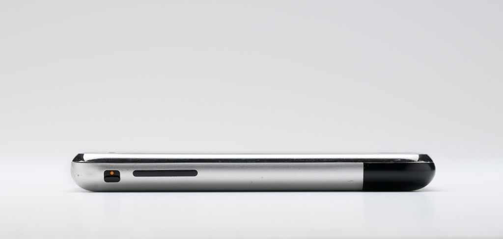 Smartphone, iPhone 2G (1st generation), side view